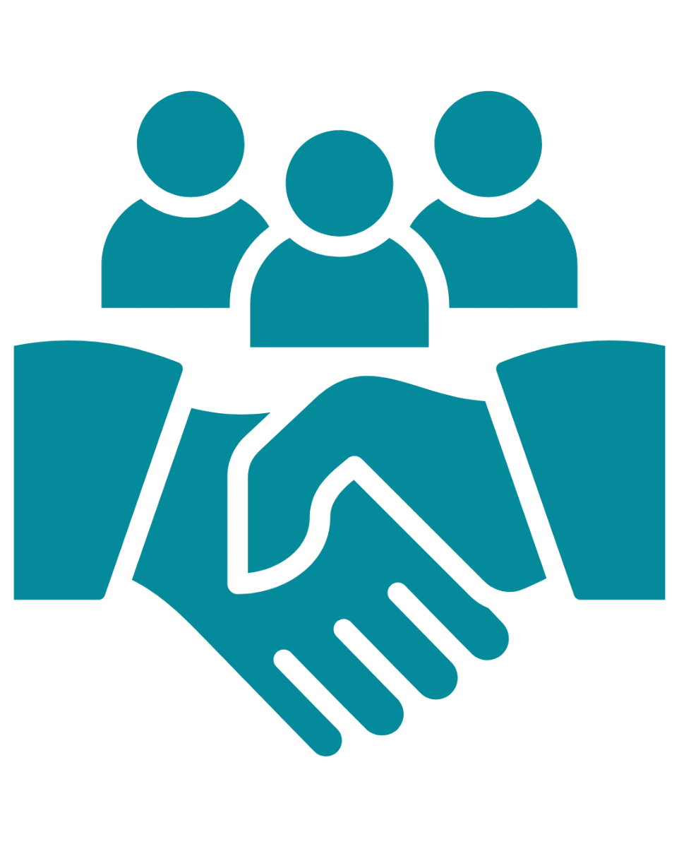 Illustration graphique turquoise montrant une poignée de main symbolisant le partenariat, sur un fond de trois silhouettes de profils humains. Parfait pour illustrer les relations professionnelles, le travail d'équipe et le networking.